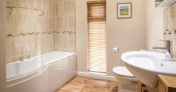 Deepdale Lodge Bathroom