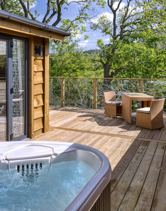 TreeHs-ext-Hot-tub