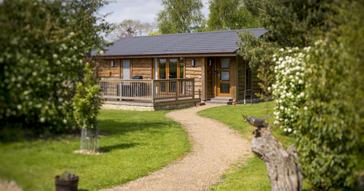 Pathway leading up to Honeydale Lodge