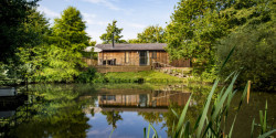Luxury Lodge on the lake