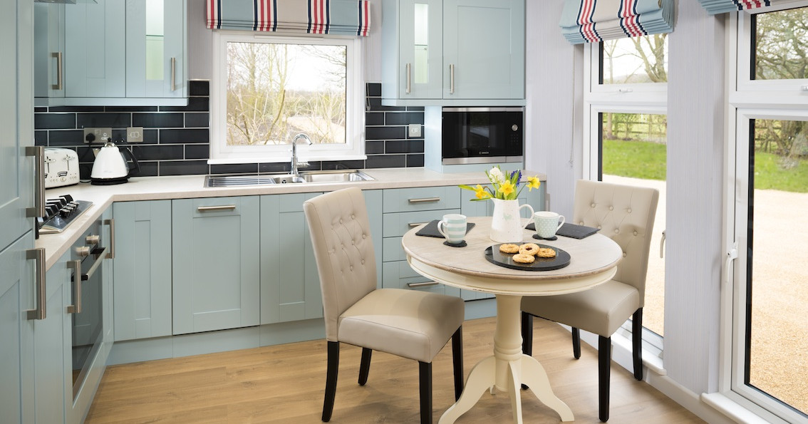 LilyDale Kitchen with Dining table and chairs