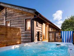 Rabbitdale Lodge Hot Tub