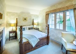Queen Deluxe Room