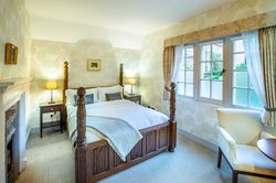 Queen Deluxe Room