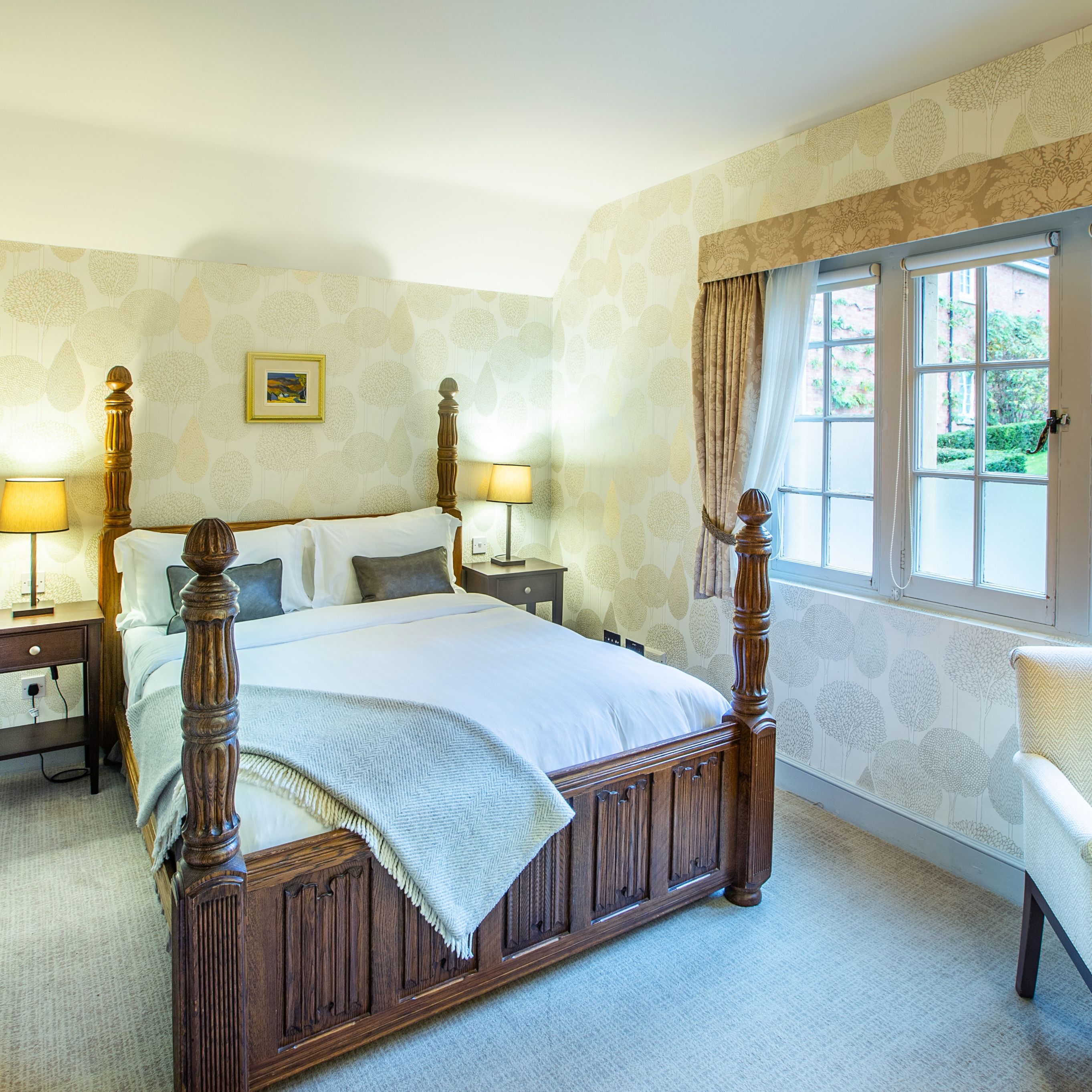Queen Deluxe Room