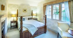 Queen Deluxe Room