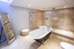 Queen Deluxe Room