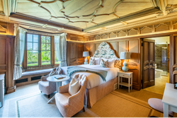 Spacious Bedroom with King size Bed