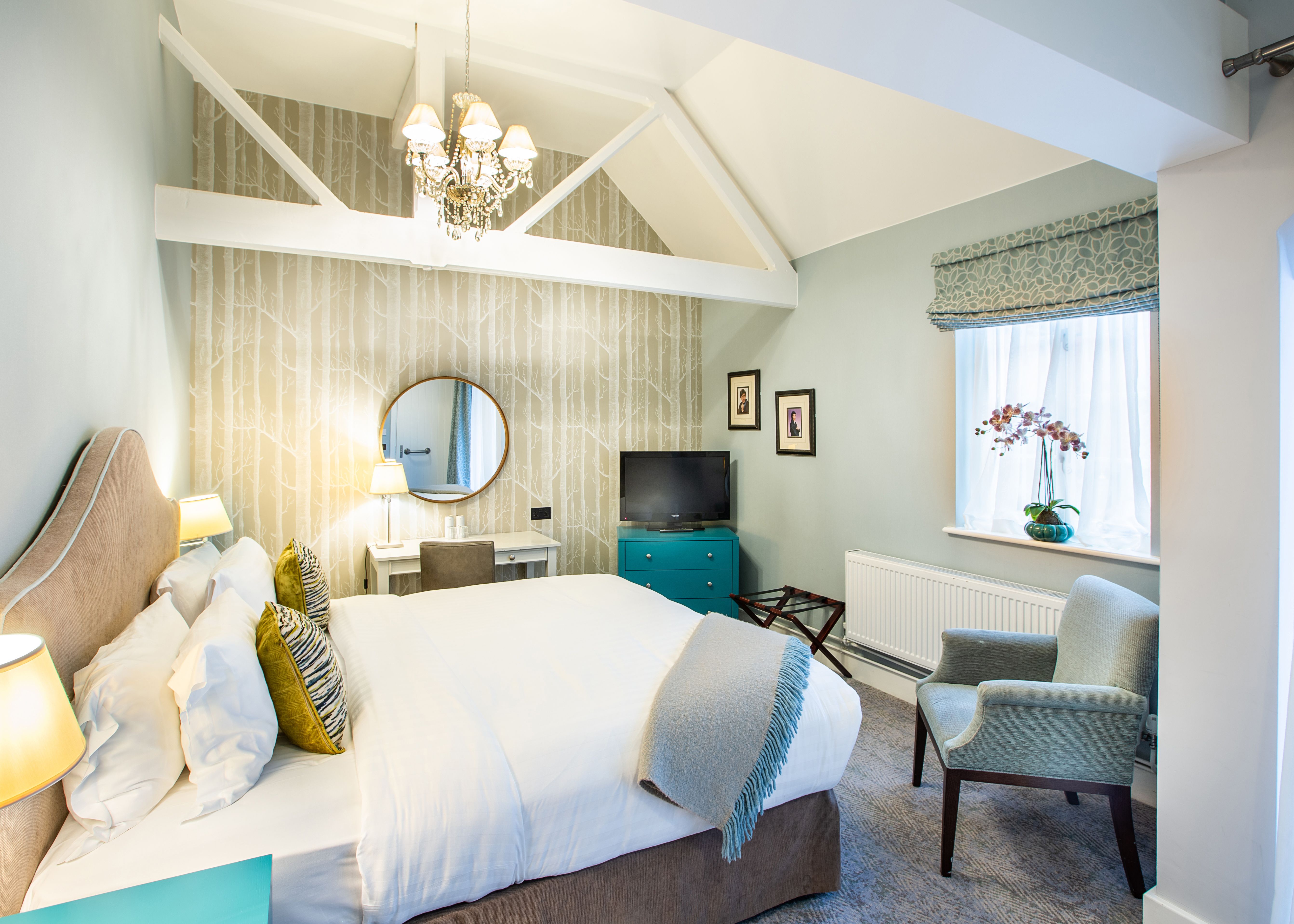 double room with beams in the roof
